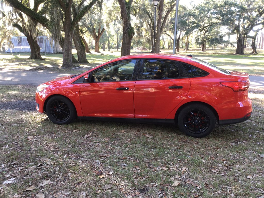 2015 Ford Focus SE's photo