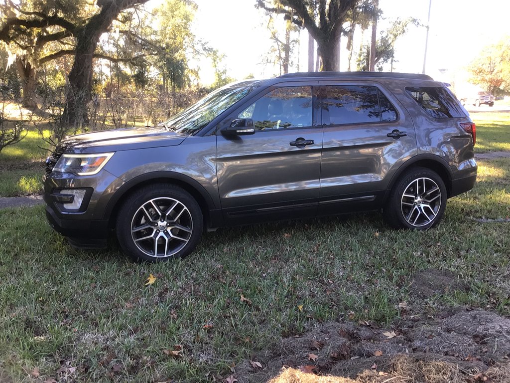 2016 Ford Explorer Sport's photo