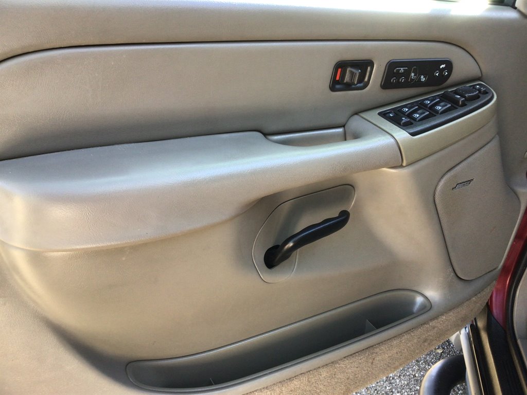 2004 Chevrolet Tahoe LS - Photo 8
